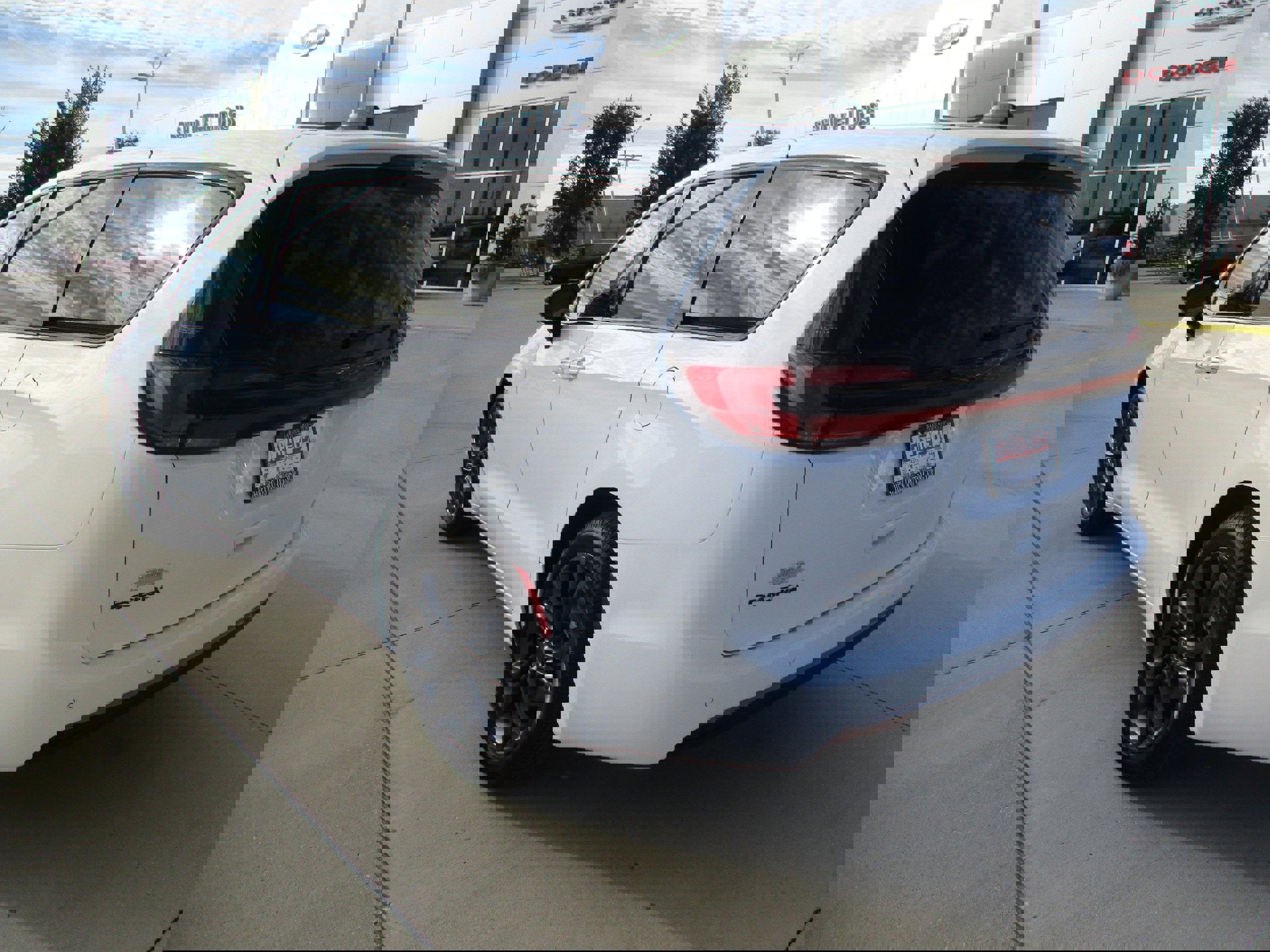 New 2026 Chrysler Pacifica Select image 4