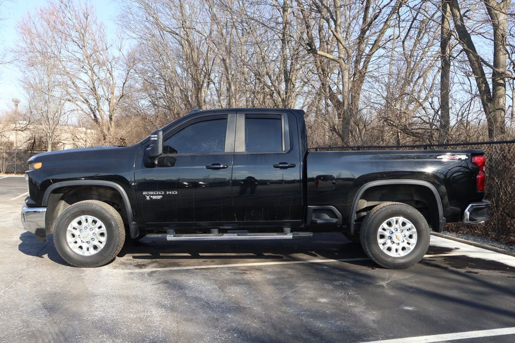 Used 2024 Chevrolet Silverado 2500 LT w/ Convenience Package image 4