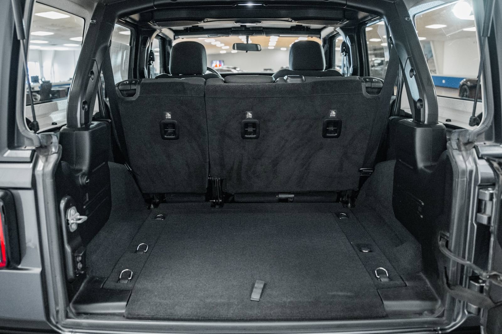 Used 2018 Jeep Wrangler Unlimited Sahara image 21