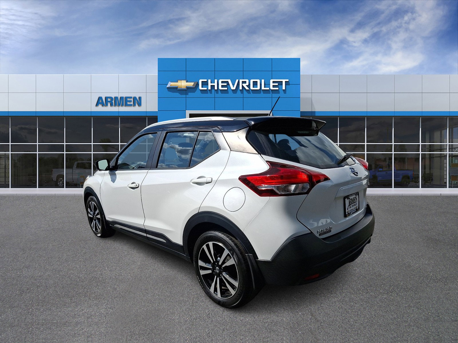 Used 2018 Nissan Kicks SR w/ Premium Package FWD image 7