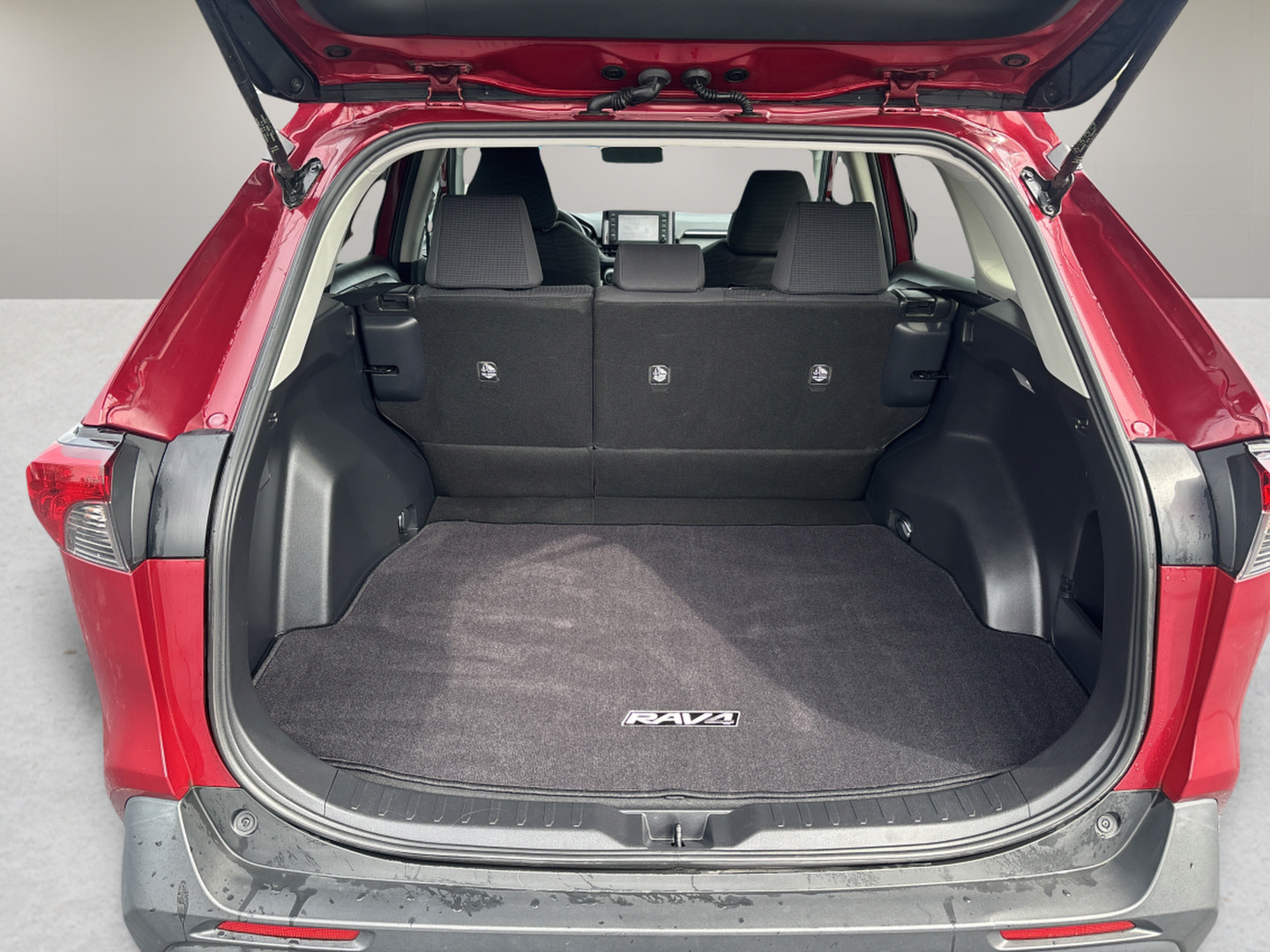 Used 2019 Toyota RAV4 LE w/ Carpet Mat Package FWD image 22