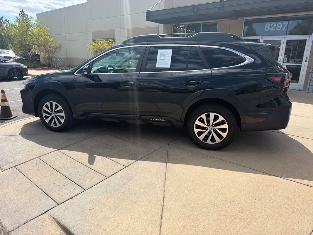 Used 2023 Subaru Outback Premium AWD/4WD image 9