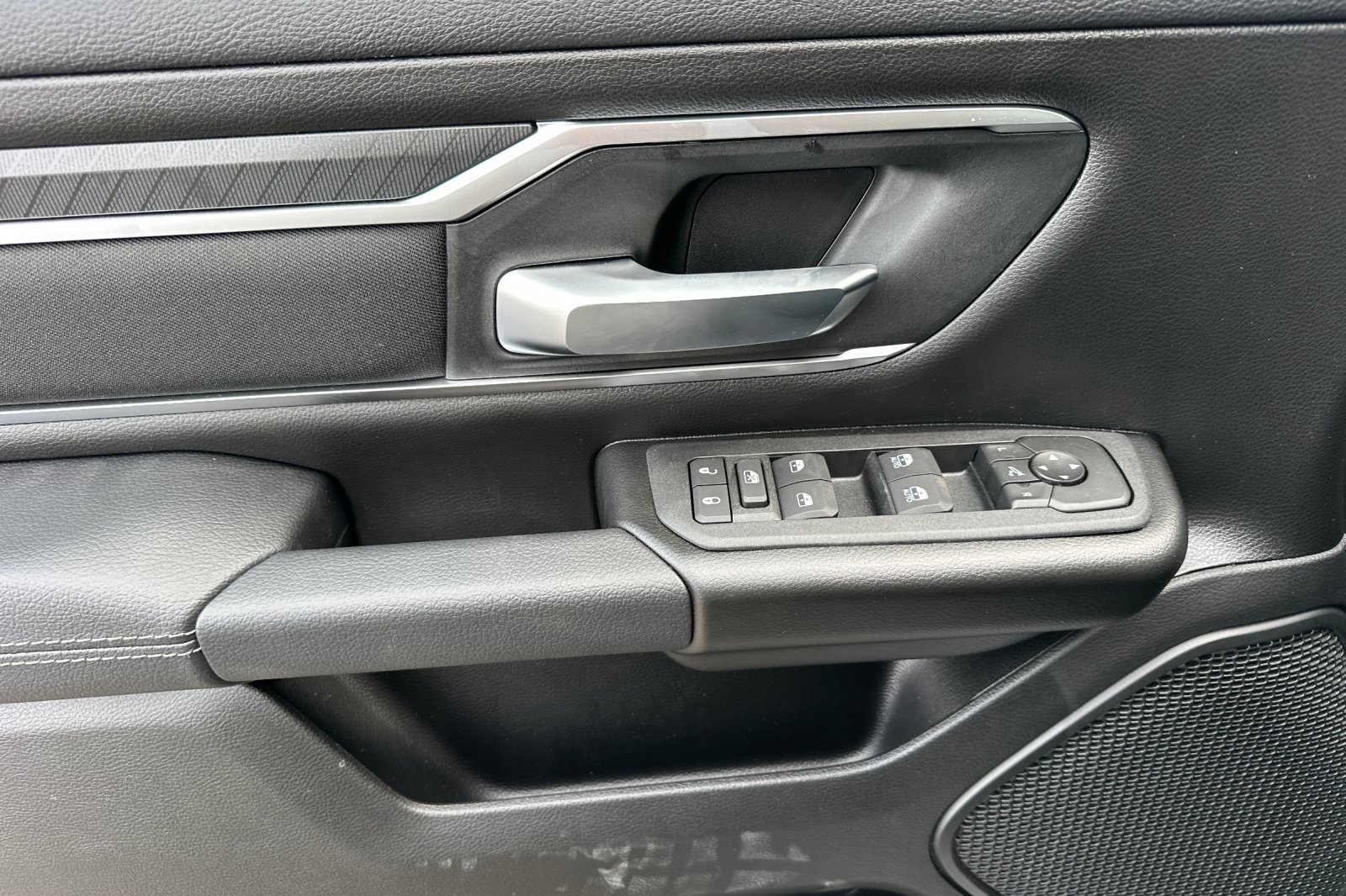 New 2026 RAM 1500 4x4 Crew Cab image 10