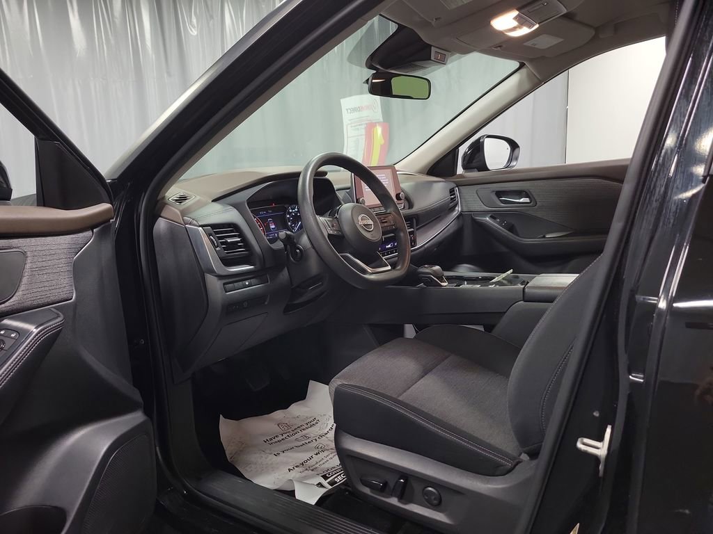 Used 2023 Nissan Rogue SV FWD image 12