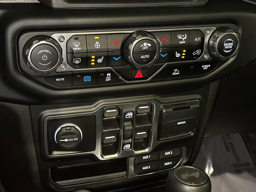 Used 2022 Jeep Wrangler Unlimited Sahara w/ Cold Weather Group image 28