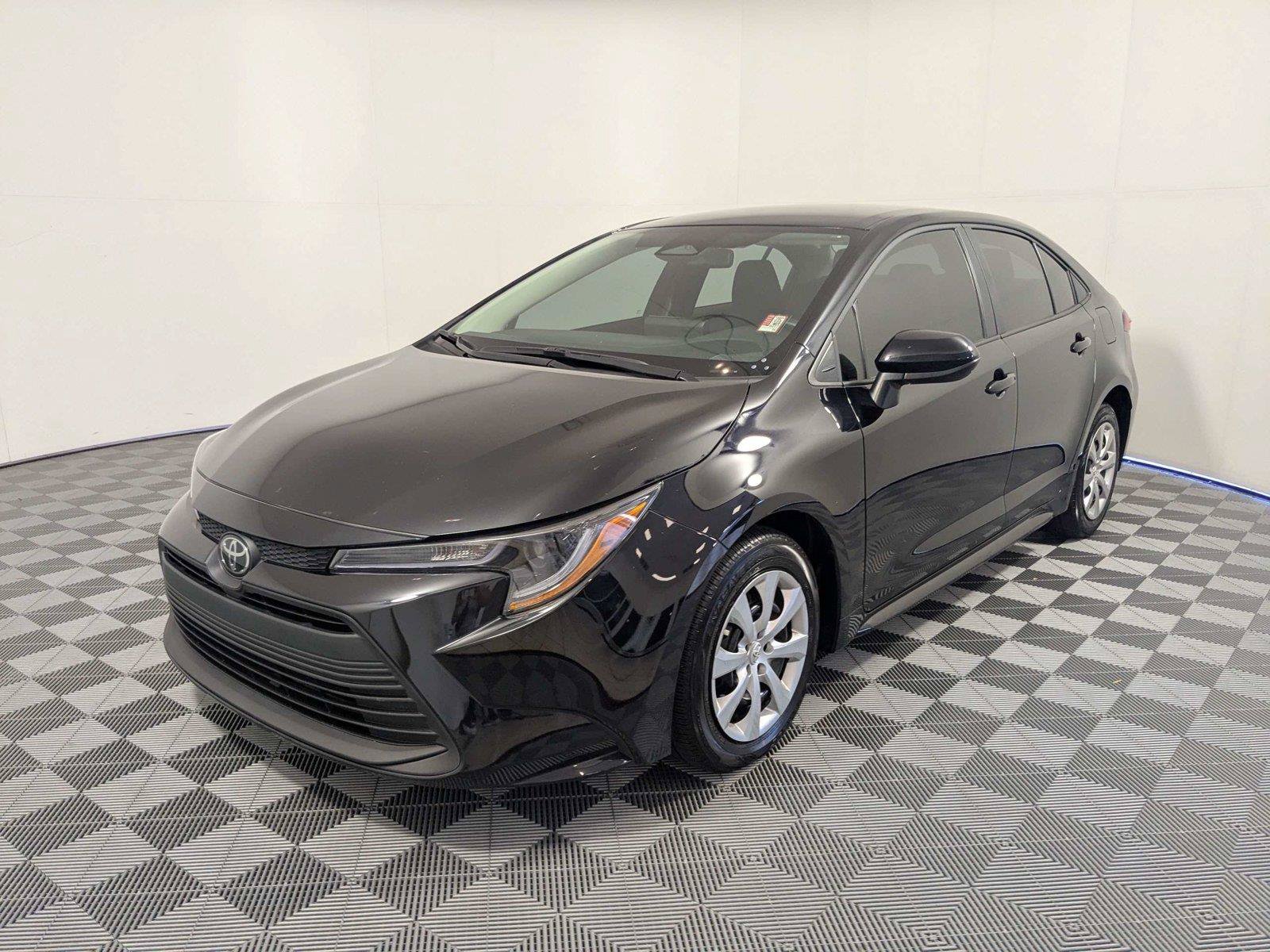 Used 2026 Toyota Corolla LE FWD image 2