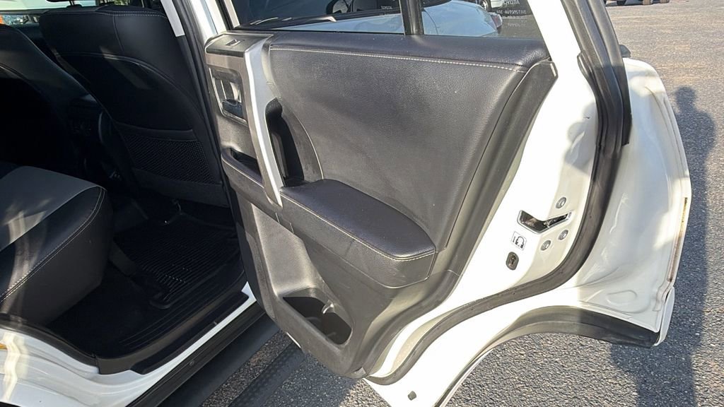 Used 2022 Toyota 4Runner SR5 Premium image 18