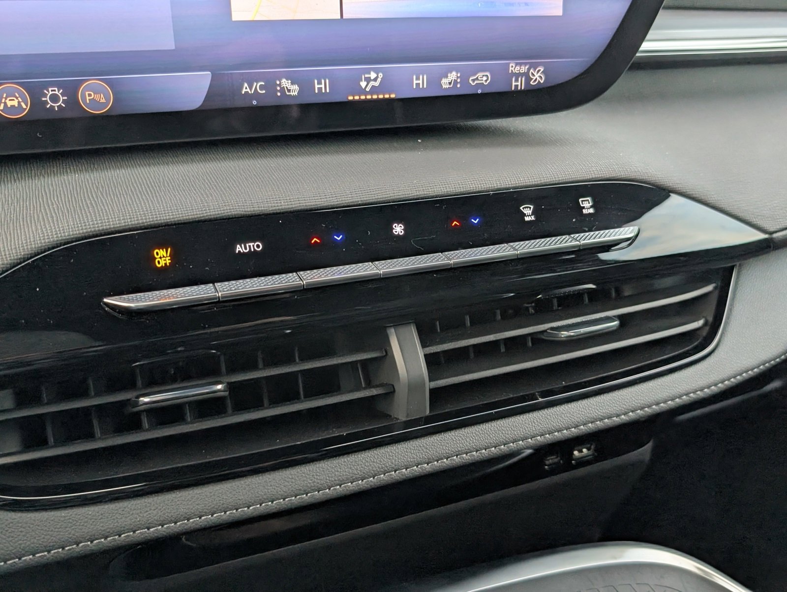 Used 2025 Buick Enclave Preferred image 8