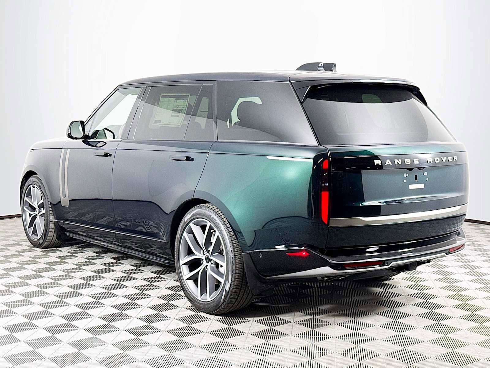 New 2026 Land Rover Range Rover Long Wheelbase SE AWD/4WD image 7