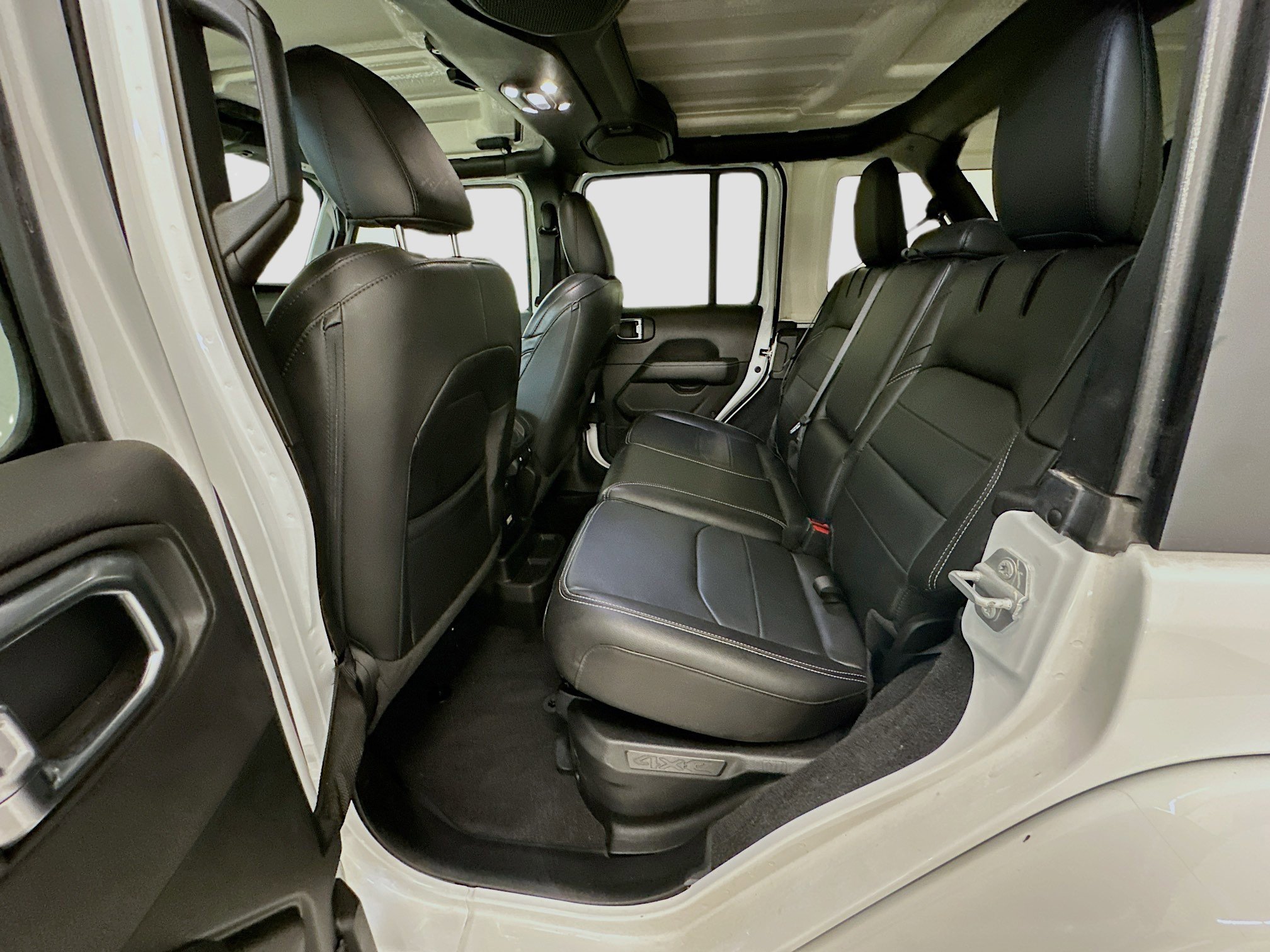 Used 2023 Jeep Wrangler Sahara w/ Cold Weather Group image 28