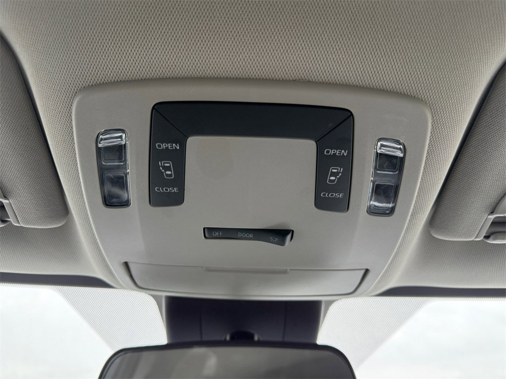 Used 2024 Toyota Sienna LE image 19