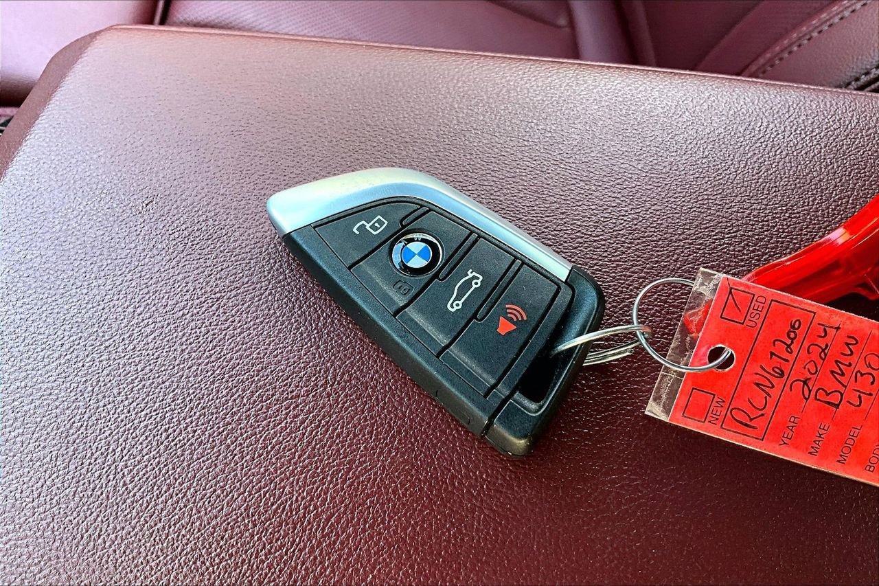 Used 2024 BMW 430i Convertible w/ M Sport Package image 32