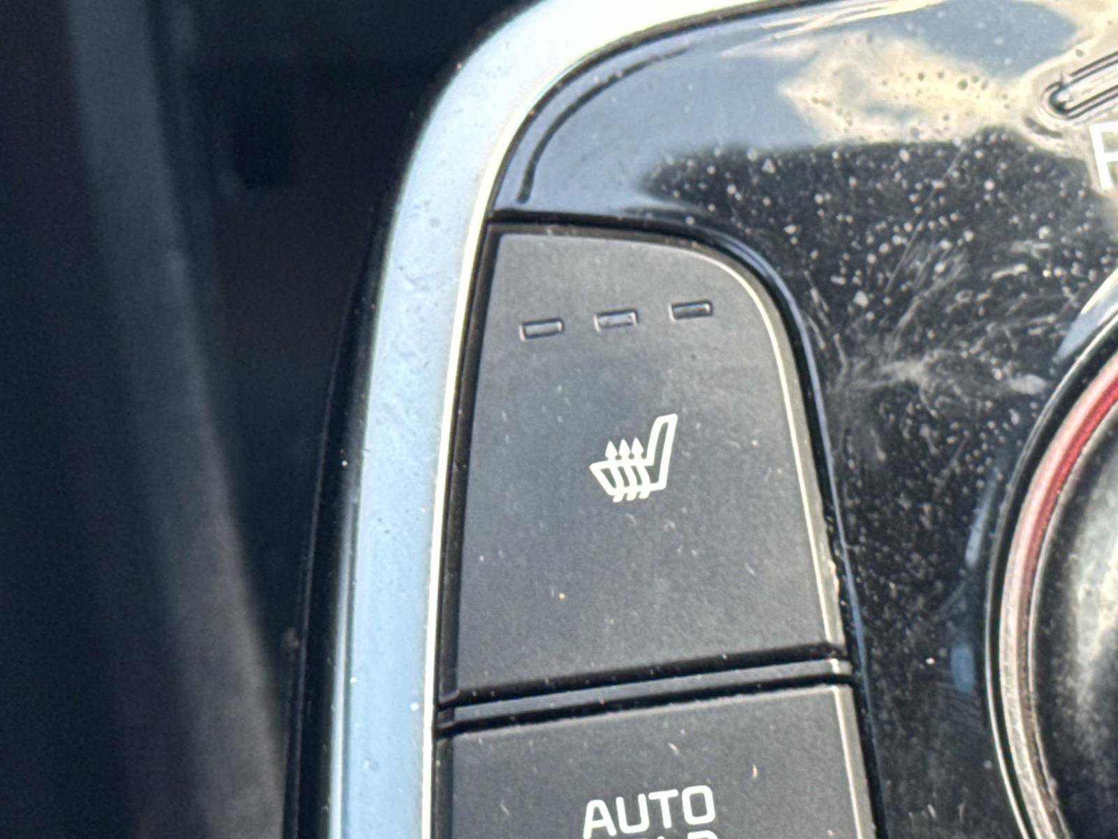 Used 2022 Kia Niro EX image 15