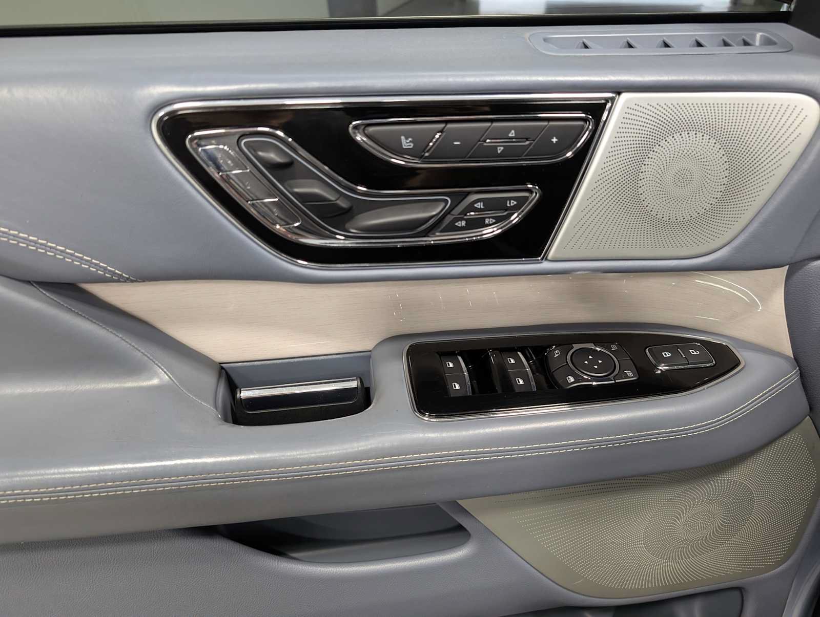 Used 2021 Lincoln Navigator L Black Label w/ Cargo Convenience Package AWD/4WD image 42