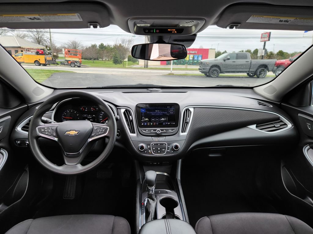 Used 2023 Chevrolet Malibu LT FWD image 16