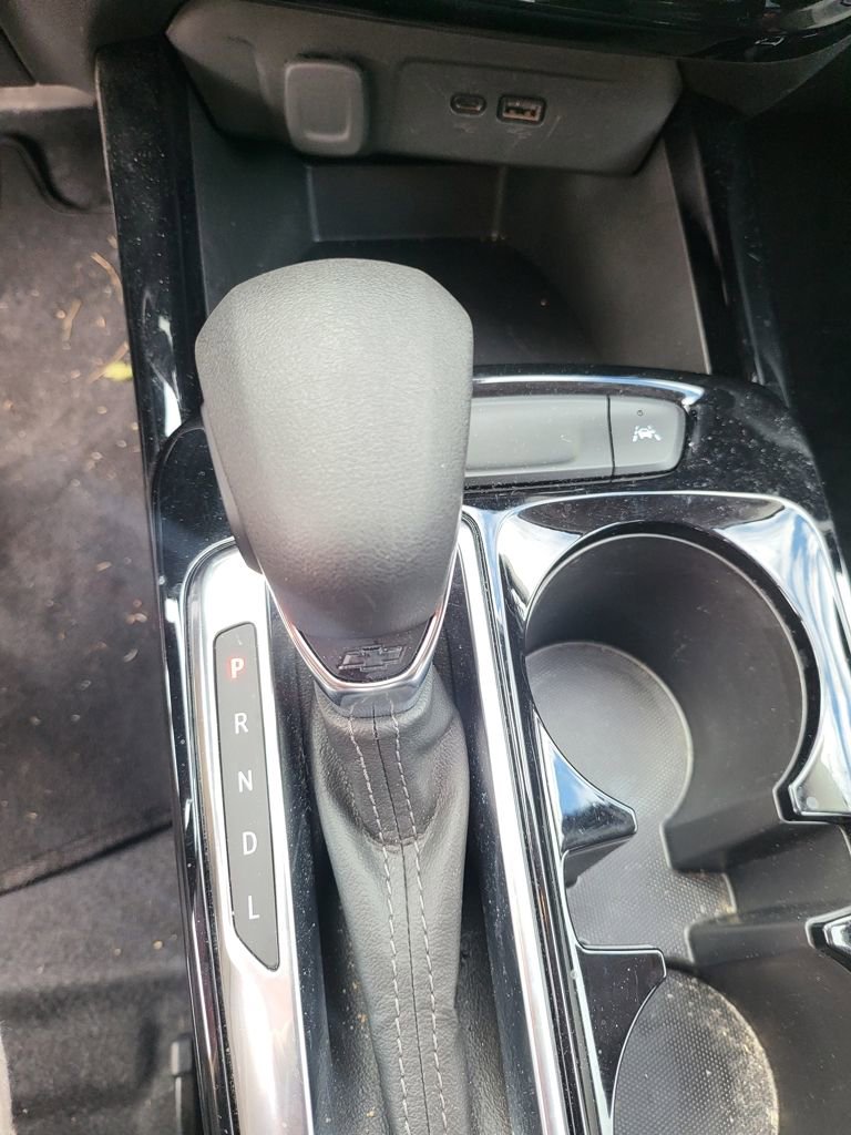 Used 2025 Chevrolet Trax LT w/ LT Convenience Package image 8