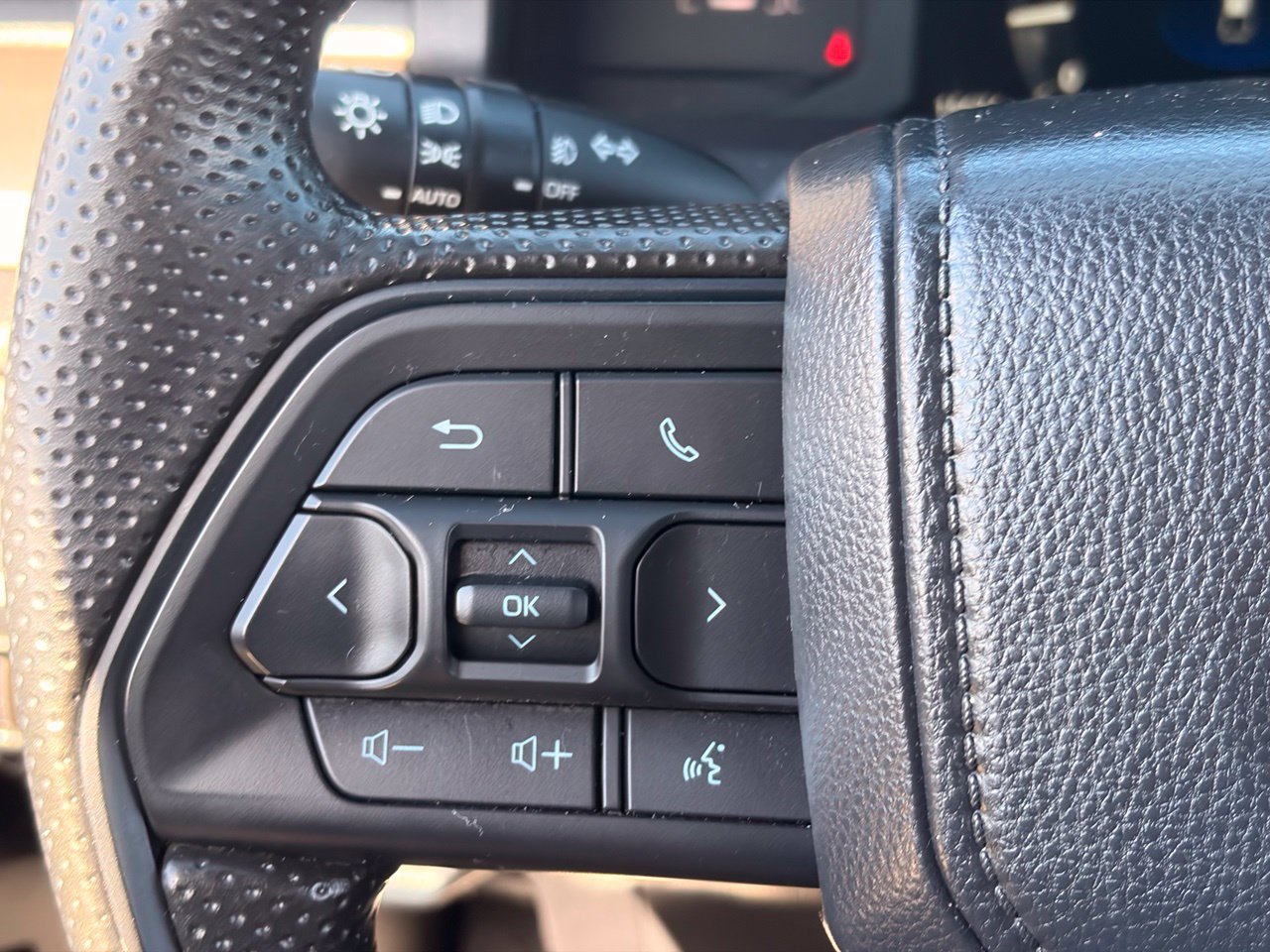 Used 2024 Toyota Tacoma SR5 AWD/4WD image 27