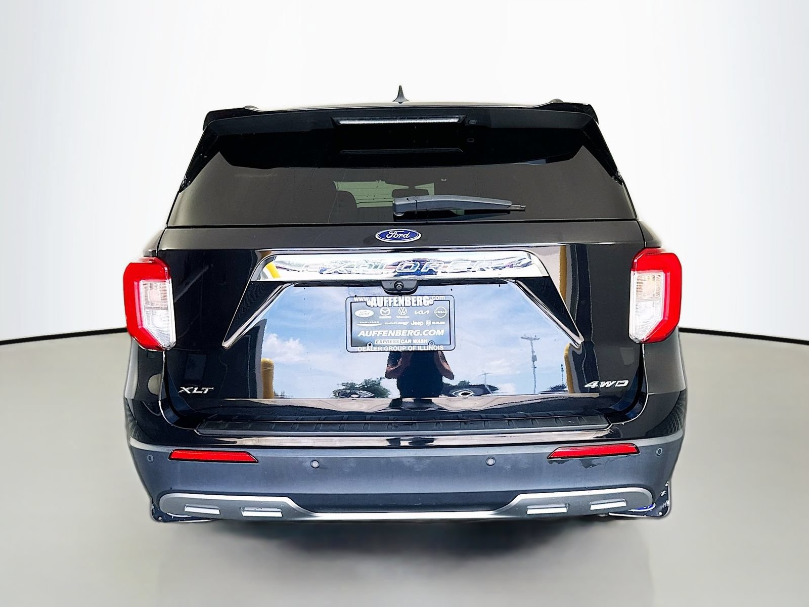 Used 2021 Ford Explorer XLT w/ Equipment Group 202A AWD/4WD image 6