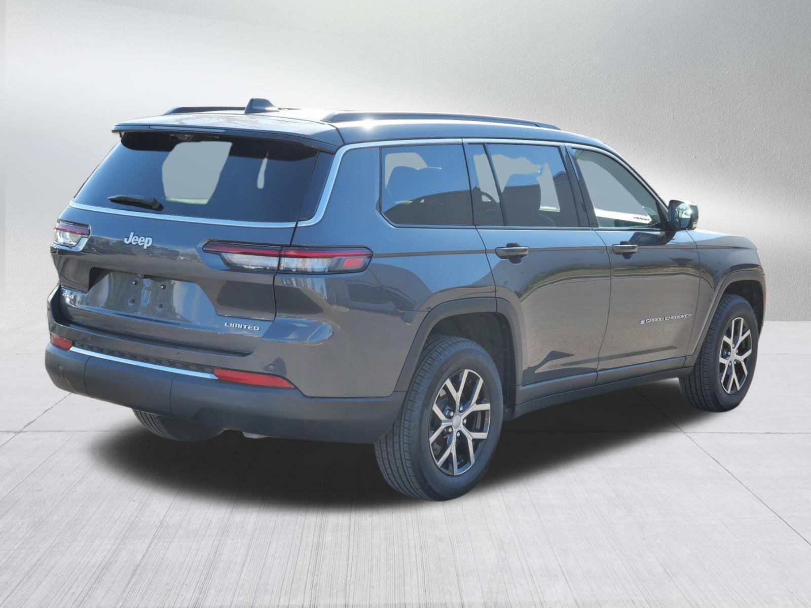 Used 2024 Jeep Grand Cherokee L Limited w/ Luxury Tech Group II image 7
