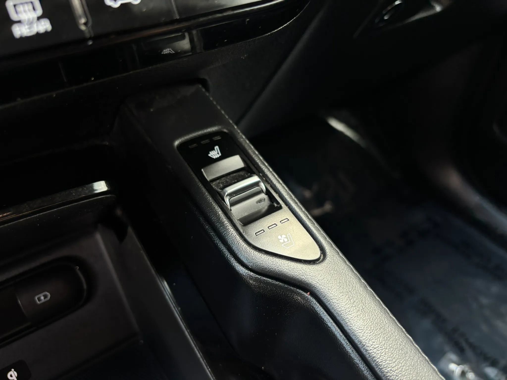 Used 2022 Kia Telluride EX w/ EX Premium Package AWD/4WD image 42