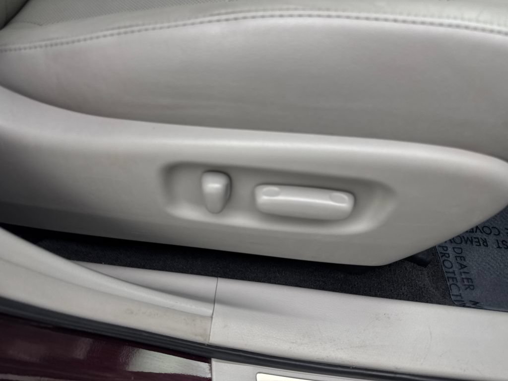 Used 2013 Toyota Highlander Limited AWD/4WD image 52