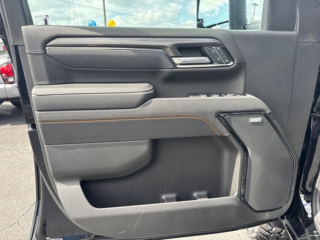Used 2025 GMC Sierra 2500 AT4 w/ AT4 Preferred Package image 11