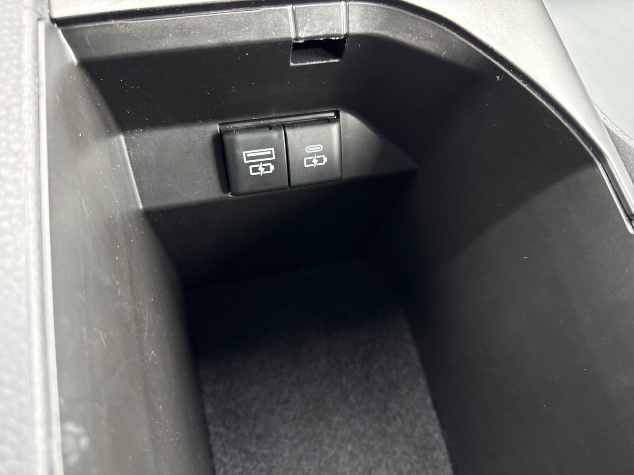 Used 2024 Toyota Camry SE image 30