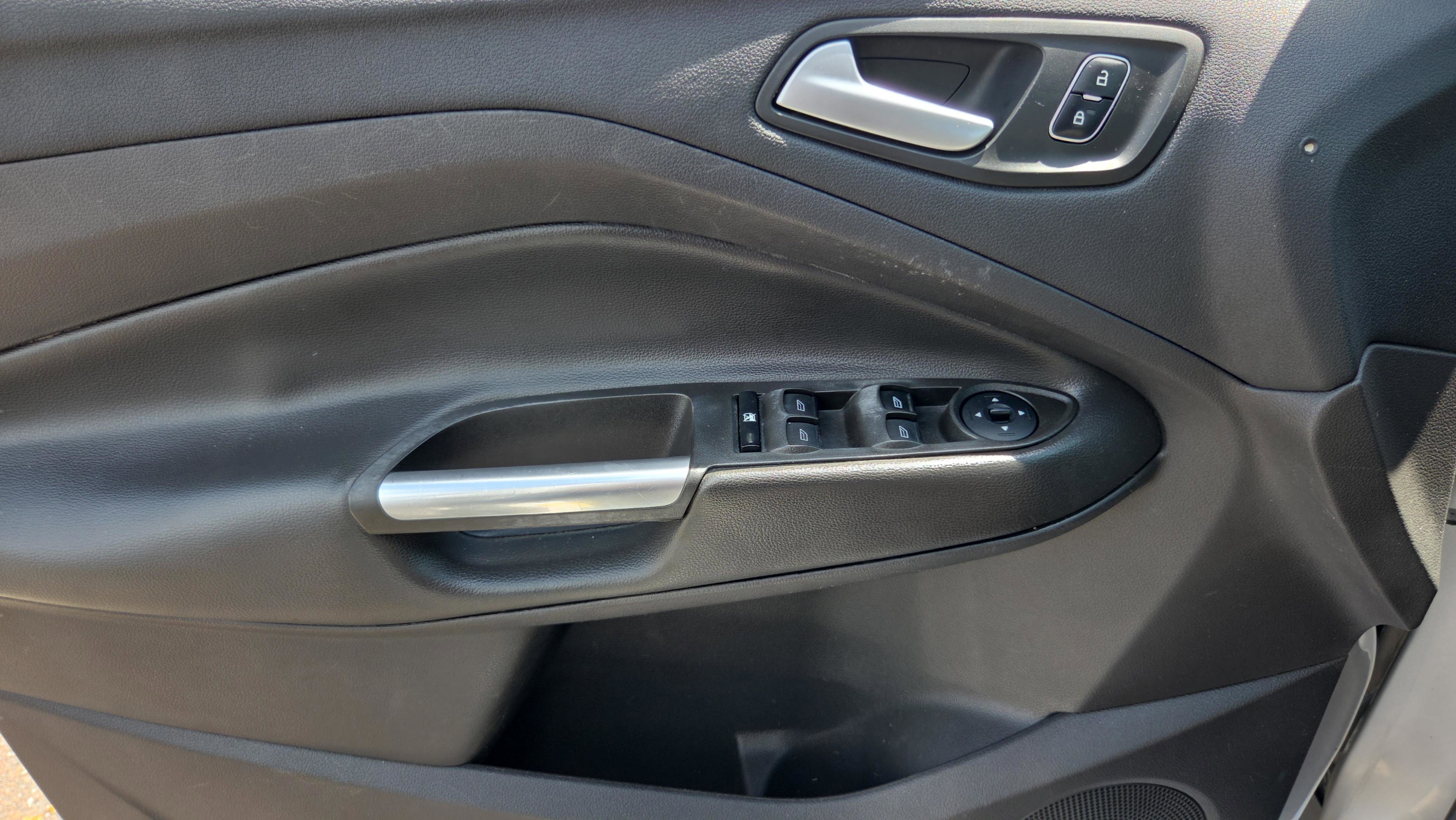 Used 2017 Ford Escape SE FWD image 17
