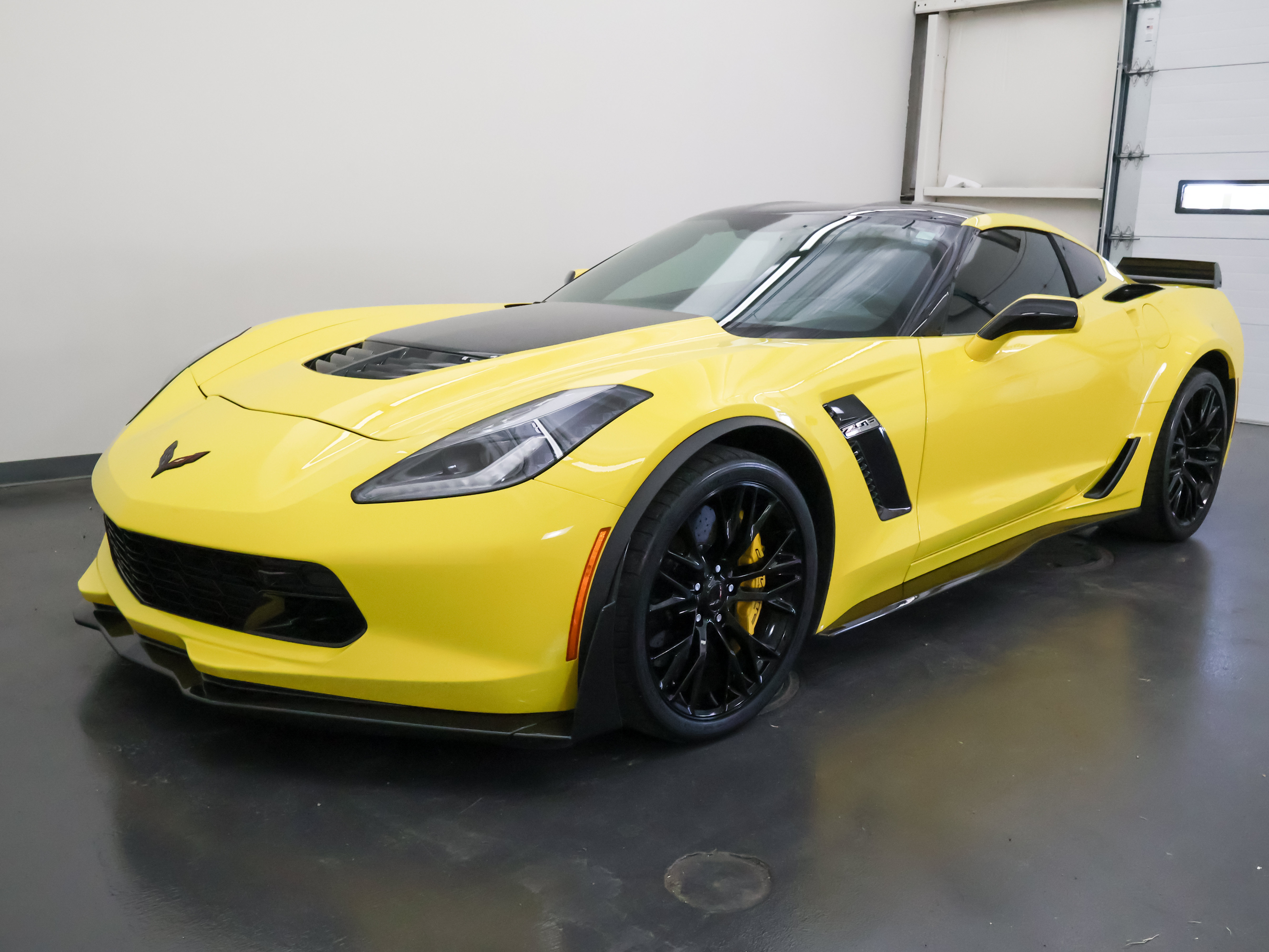 Used 2016 Chevrolet Corvette Z06 w/ 3LZ Preferred Equipment Group RWD image 7