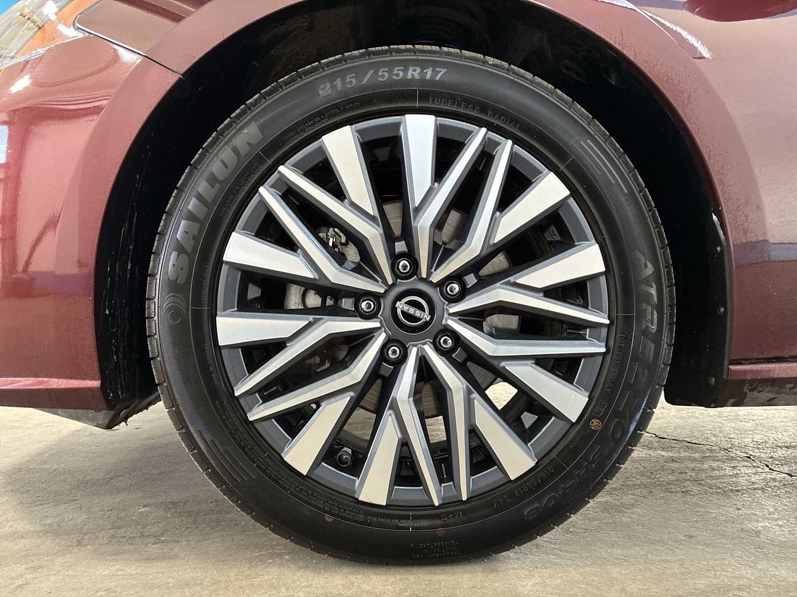 Used 2025 Nissan Altima 2.5 SV image 18