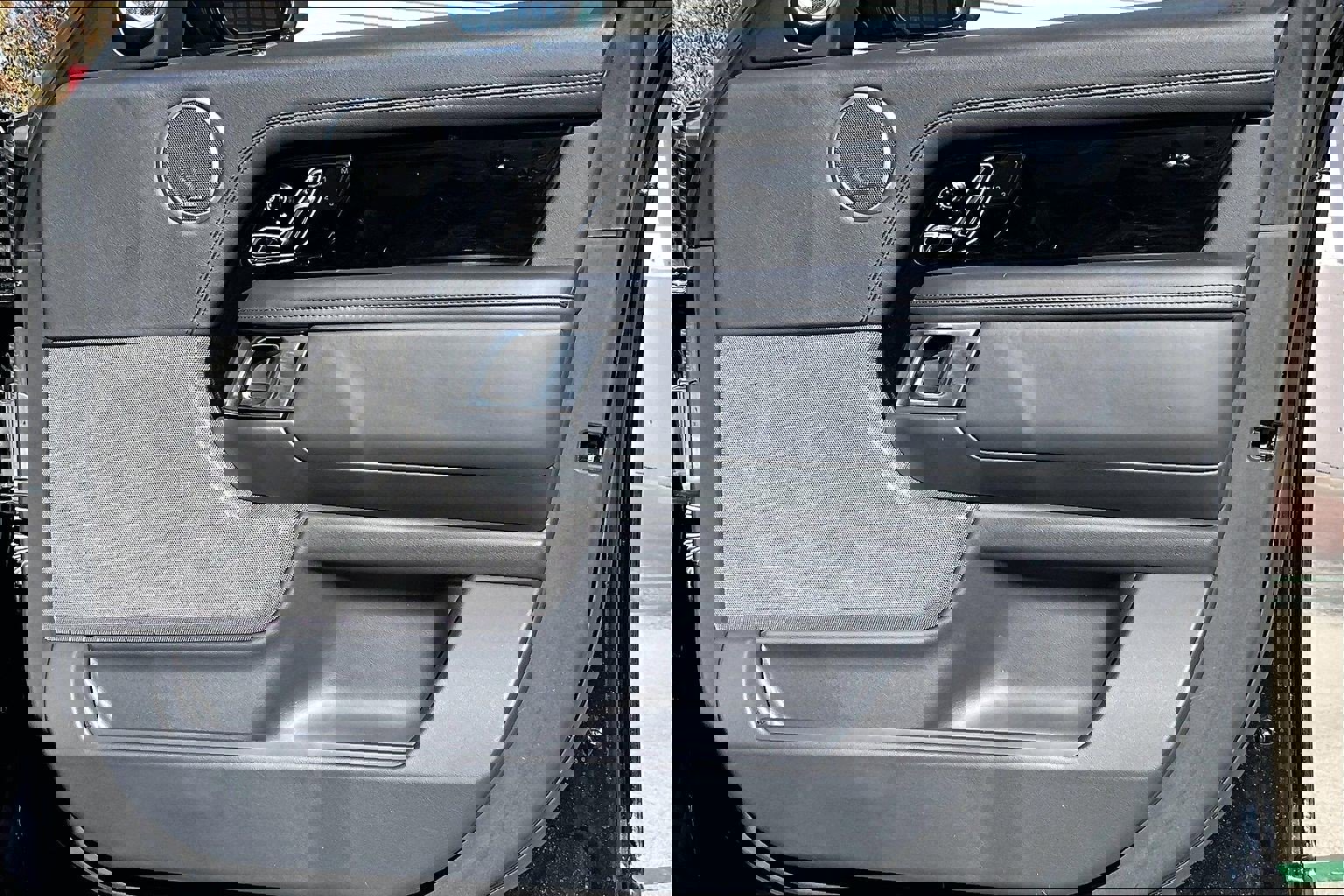 Used 2020 Land Rover Range Rover HSE image 28