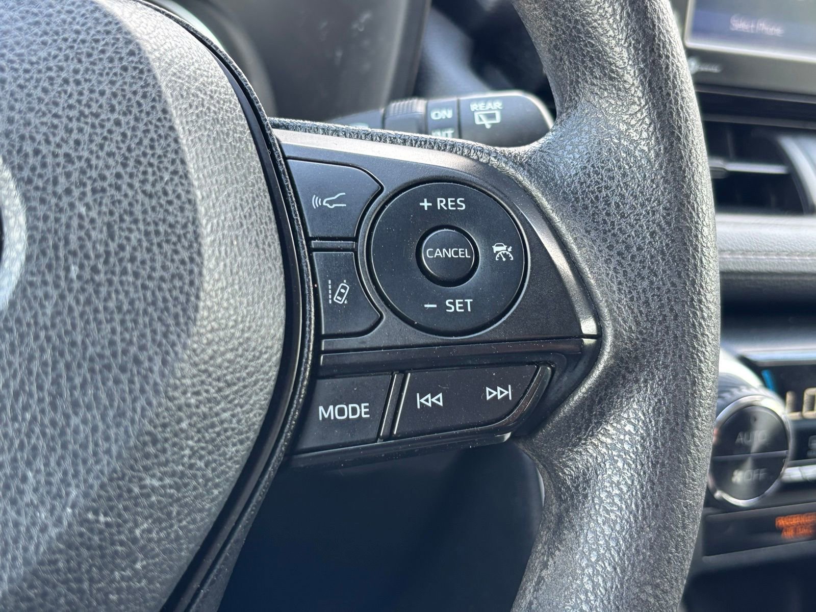 Used 2022 Toyota RAV4 XLE image 24