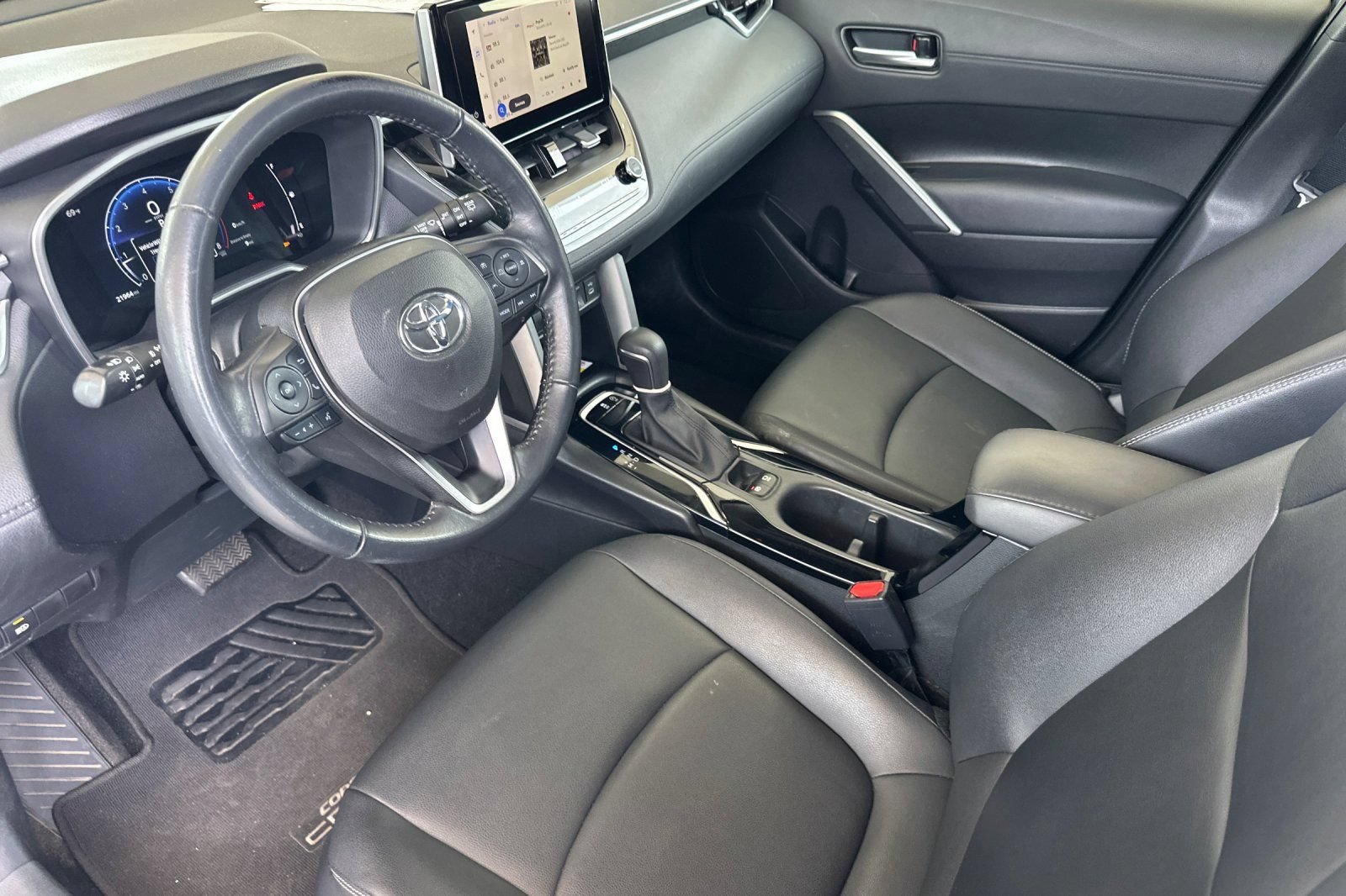 Used 2023 Toyota Corolla Cross XLE w/ Convenience Package FWD image 9