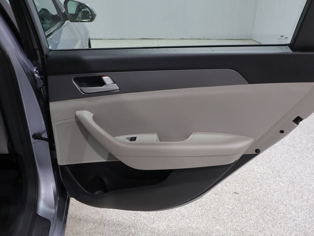 Used 2015 Hyundai Sonata SE FWD image 21