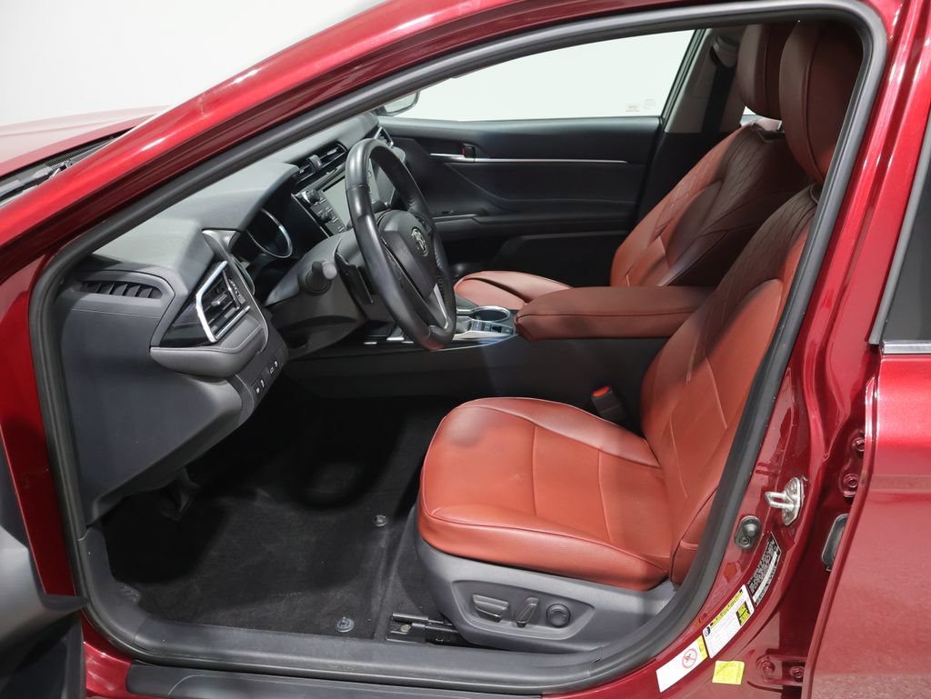 Used 2018 Toyota Camry XSE FWD image 9