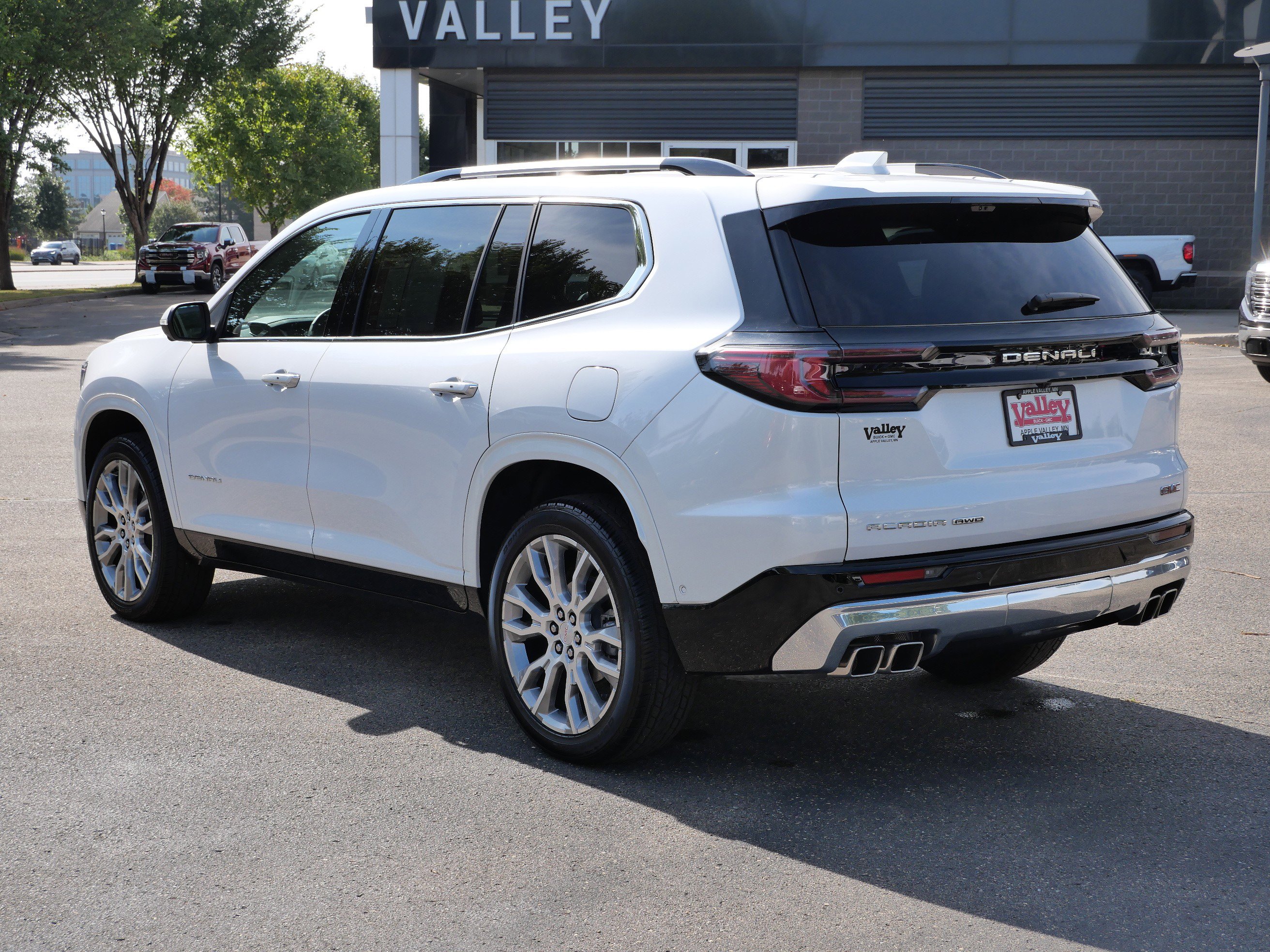 Used 2024 GMC Acadia Denali w/ Super Cruise Package image 6