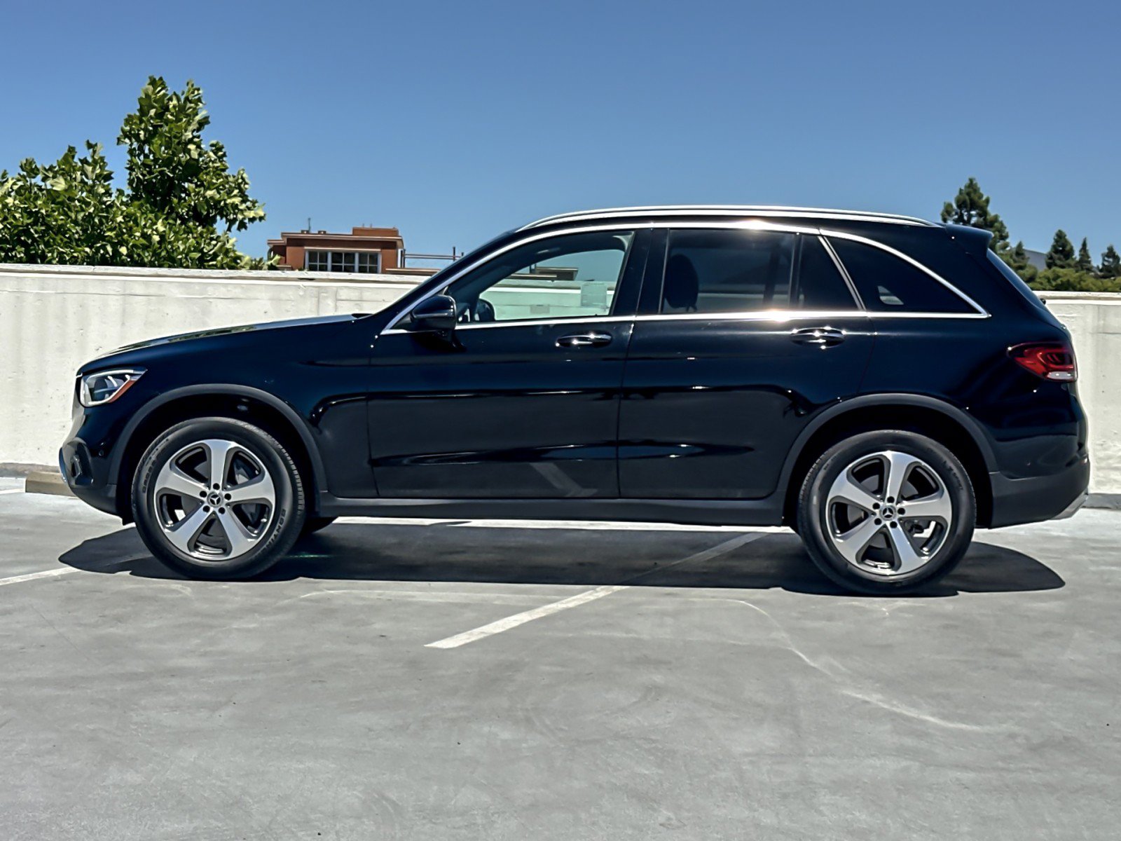 Used 2022 Mercedes-Benz GLC 300 4MATIC image 2