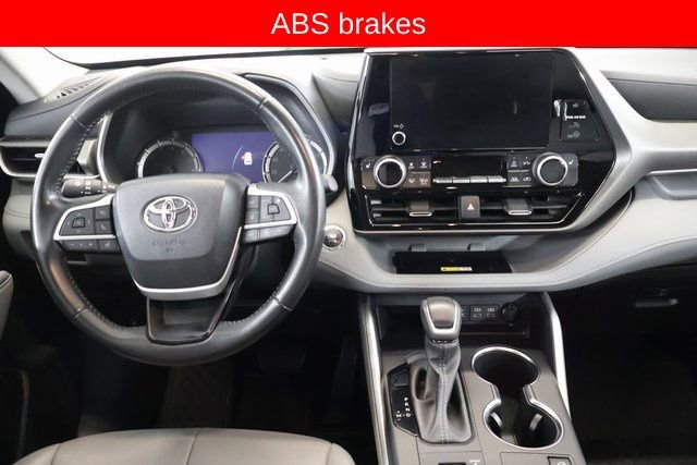 Used 2023 Toyota Highlander XLE image 16