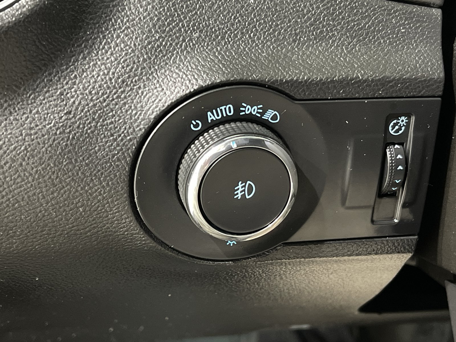 Used 2015 Chevrolet Camaro LT RWD image 31