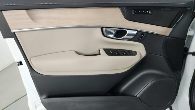 Certified 2026 Volvo XC90 B6 Ultra w/ Protection Package AWD/4WD image 9