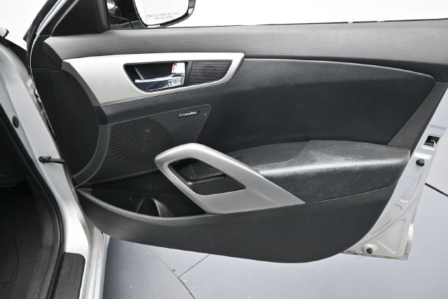 Used 2017 Hyundai Veloster Value Edition FWD image 34