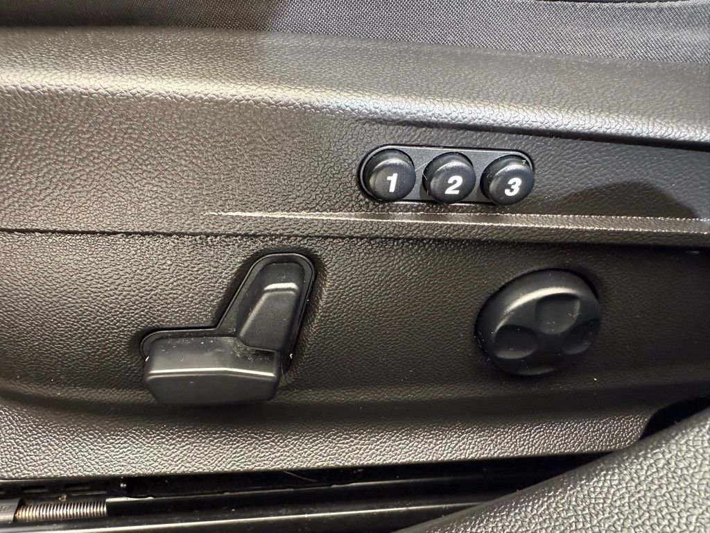 Used 2017 Alfa Romeo Giulia image 31