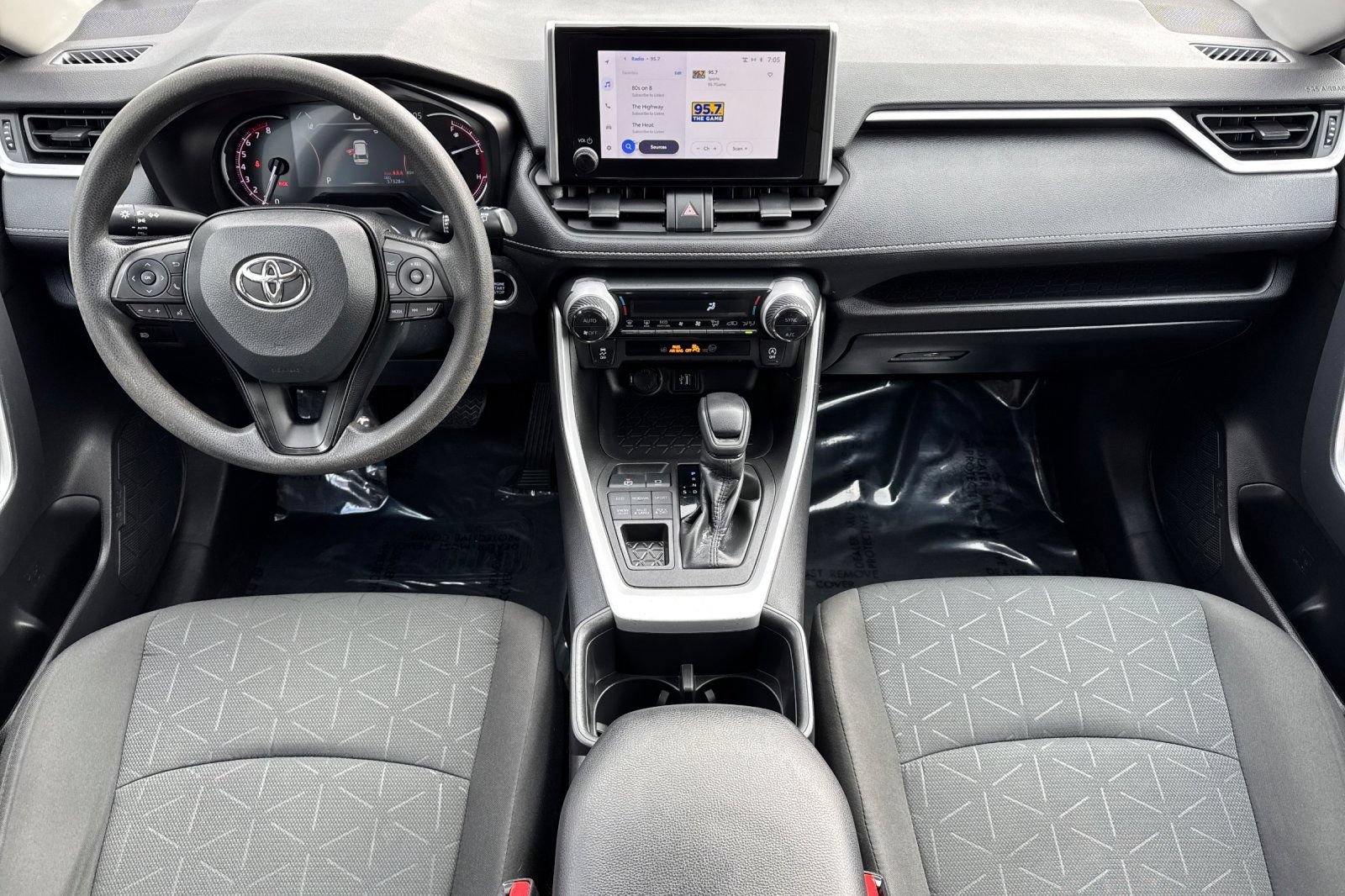 Used 2023 Toyota RAV4 XLE AWD/4WD image 12