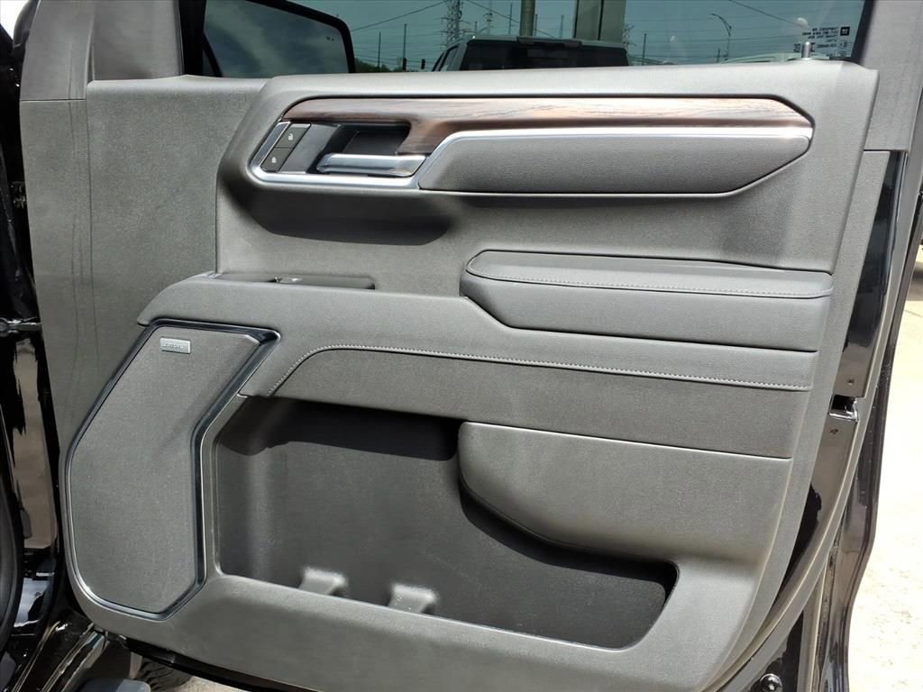 Used 2025 GMC Sierra 1500 SLT w/ SLT Premium Plus Package image 12