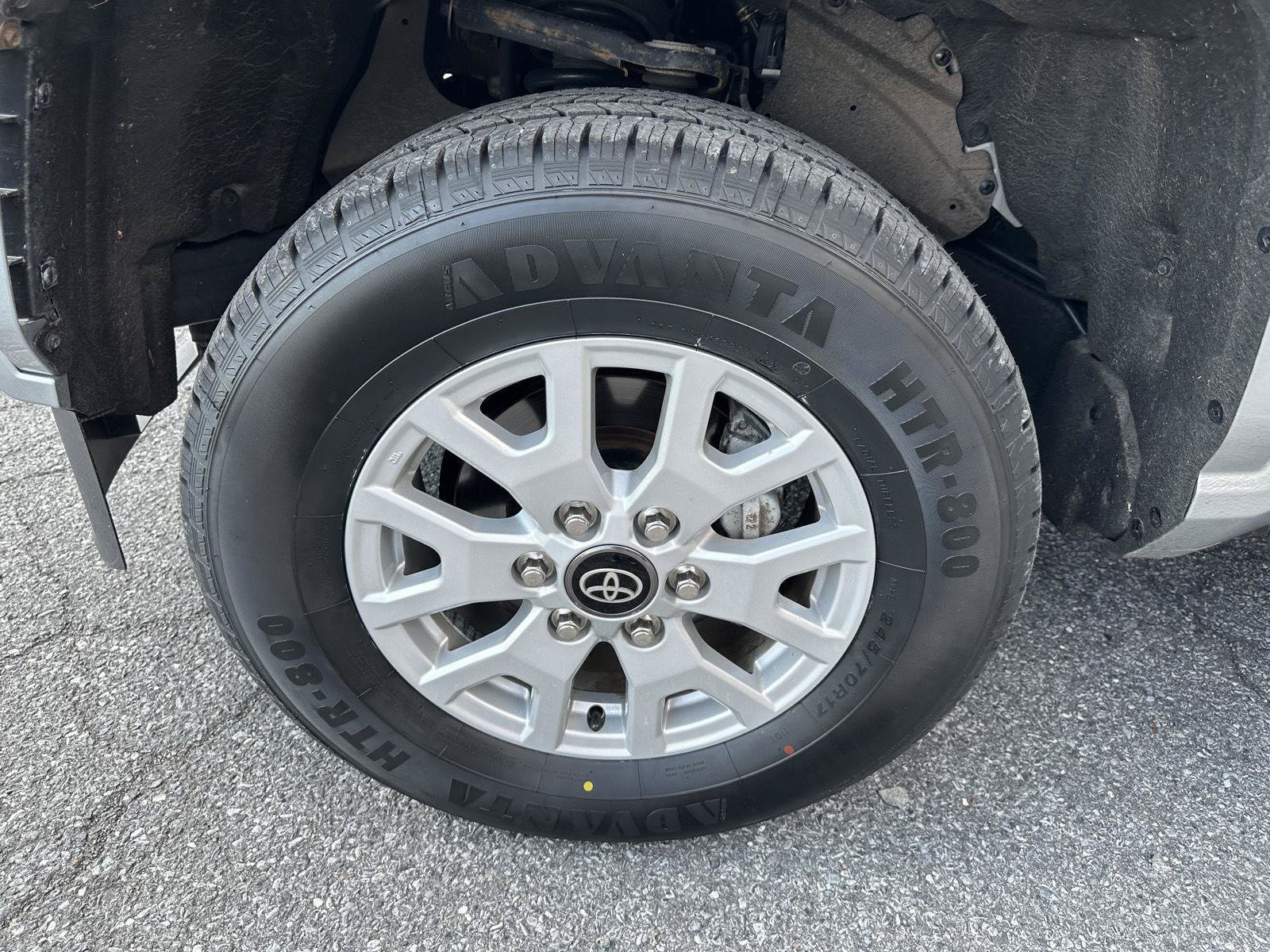 Used 2024 Toyota Tacoma SR5 AWD/4WD image 9