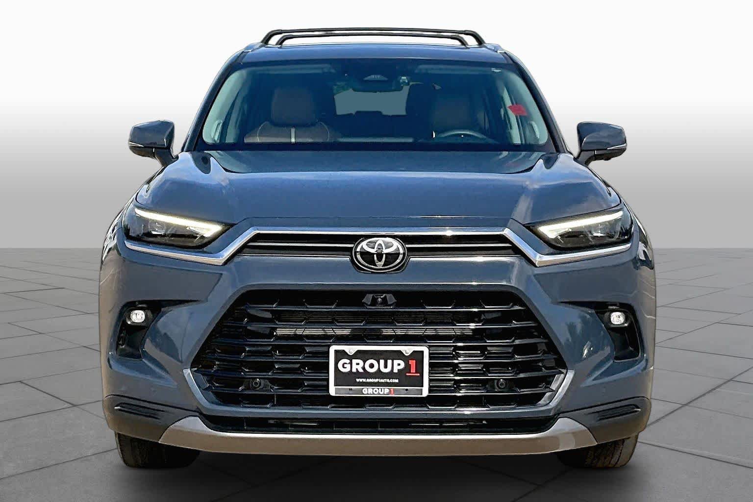 Used 2025 Toyota Grand Highlander AWD image 4
