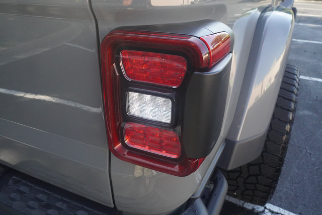 Used 2023 Jeep Gladiator Rubicon w/ LED Lighting Group AWD/4WD image 27