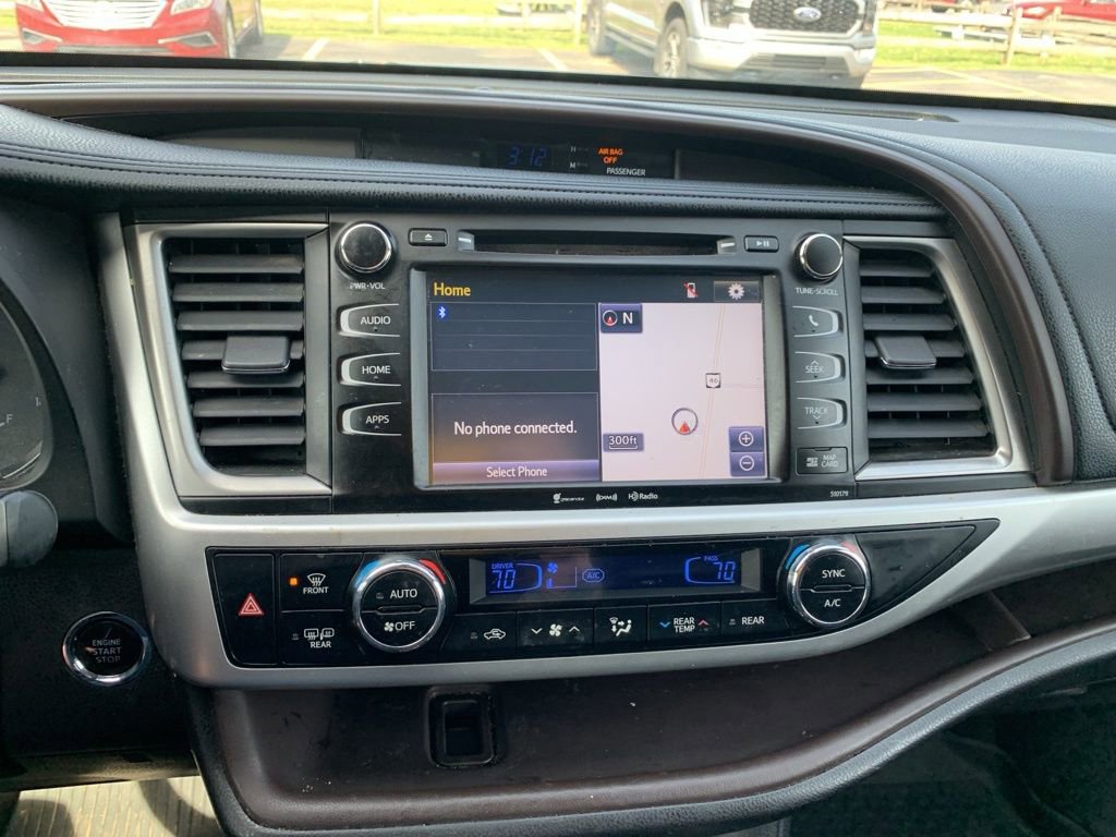 Used 2018 Toyota Highlander XLE image 18