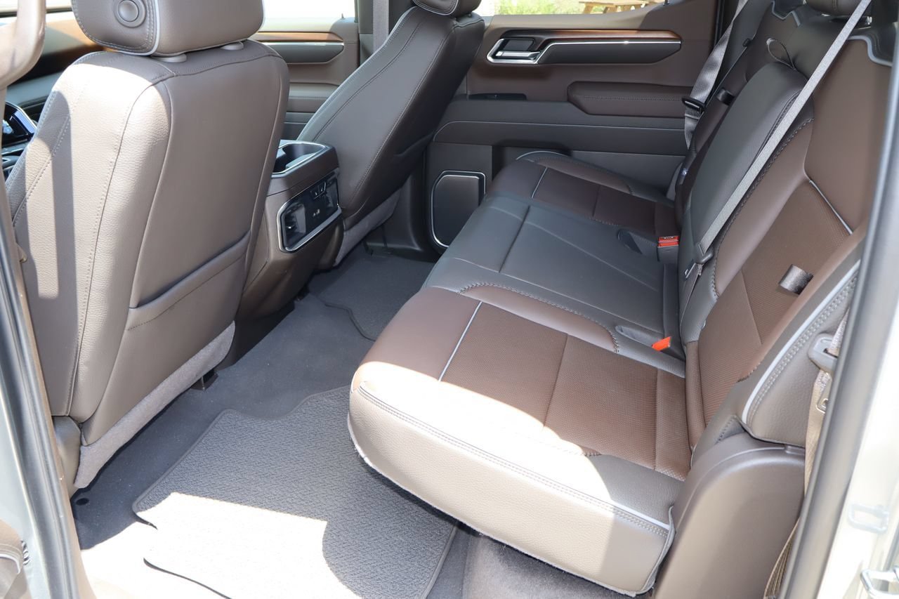Used 2025 GMC Sierra 1500 Denali w/ Denali Reserve Package AWD/4WD image 6