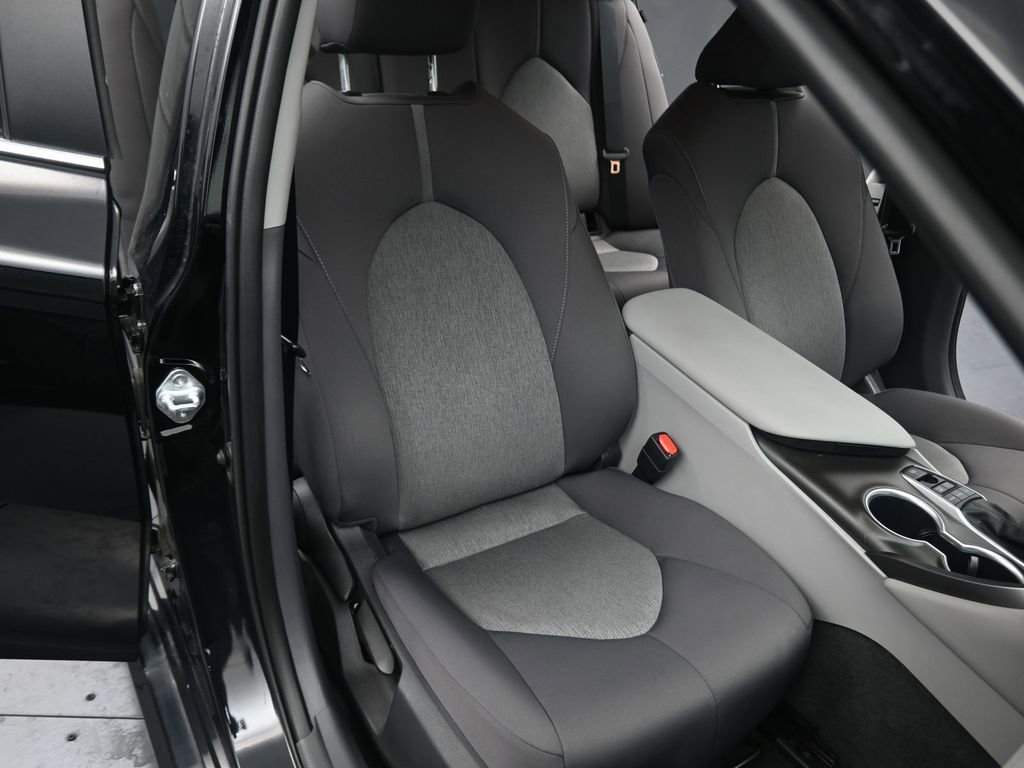 Used 2022 Toyota Camry LE image 12